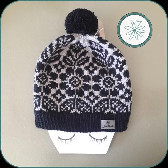 Knitted Winter hat with pompom Flowers