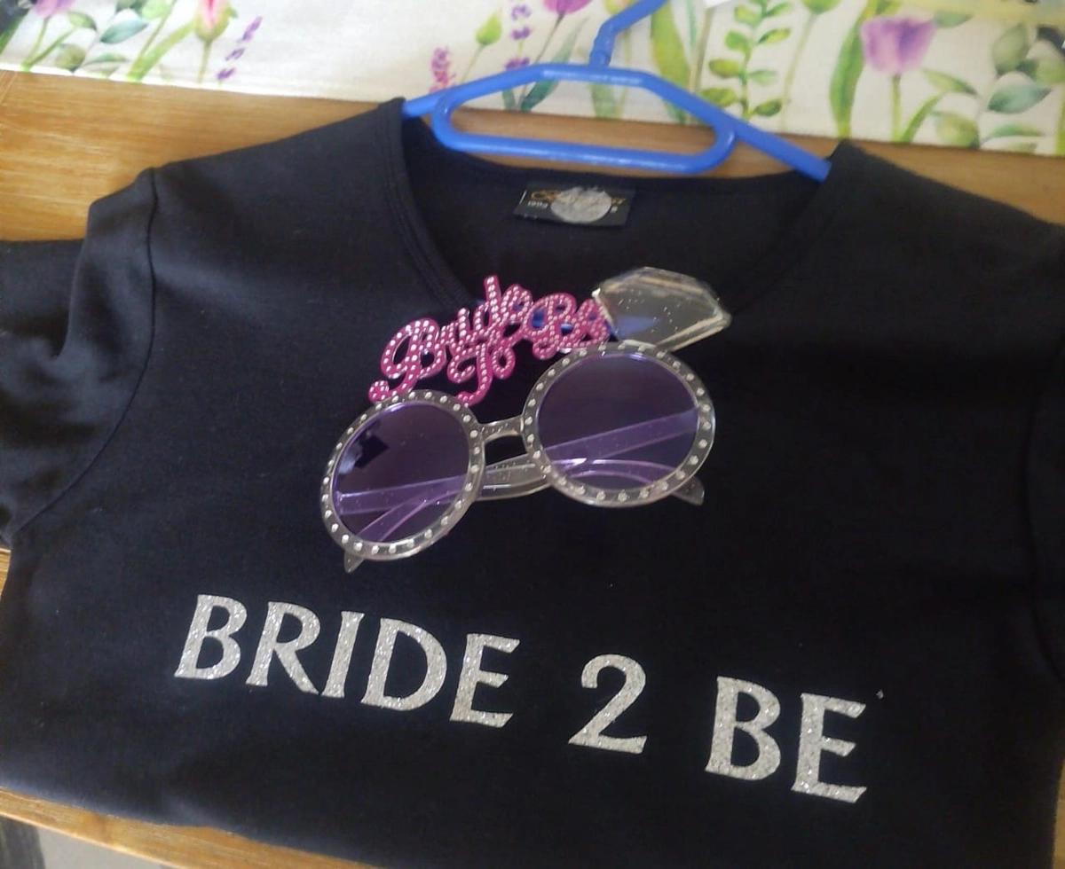 Bride 2 Be Tshirt & Sunglasses