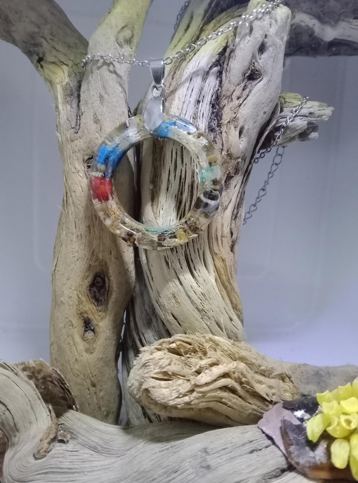 Epoxy ring pendant