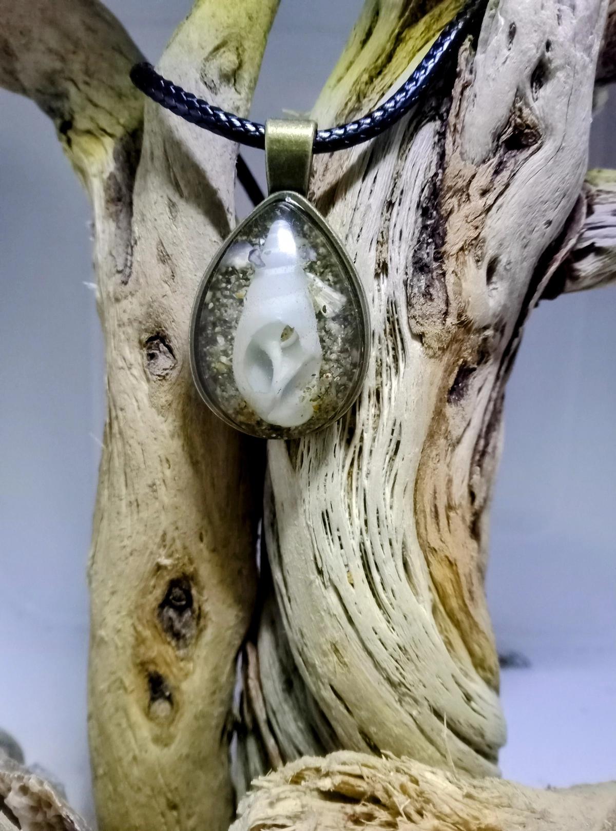Bronze epoxy resin pendant