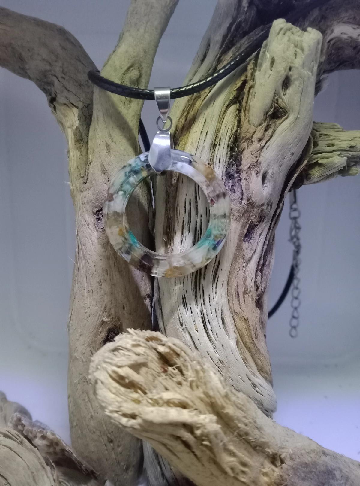 Epoxy ring pendant