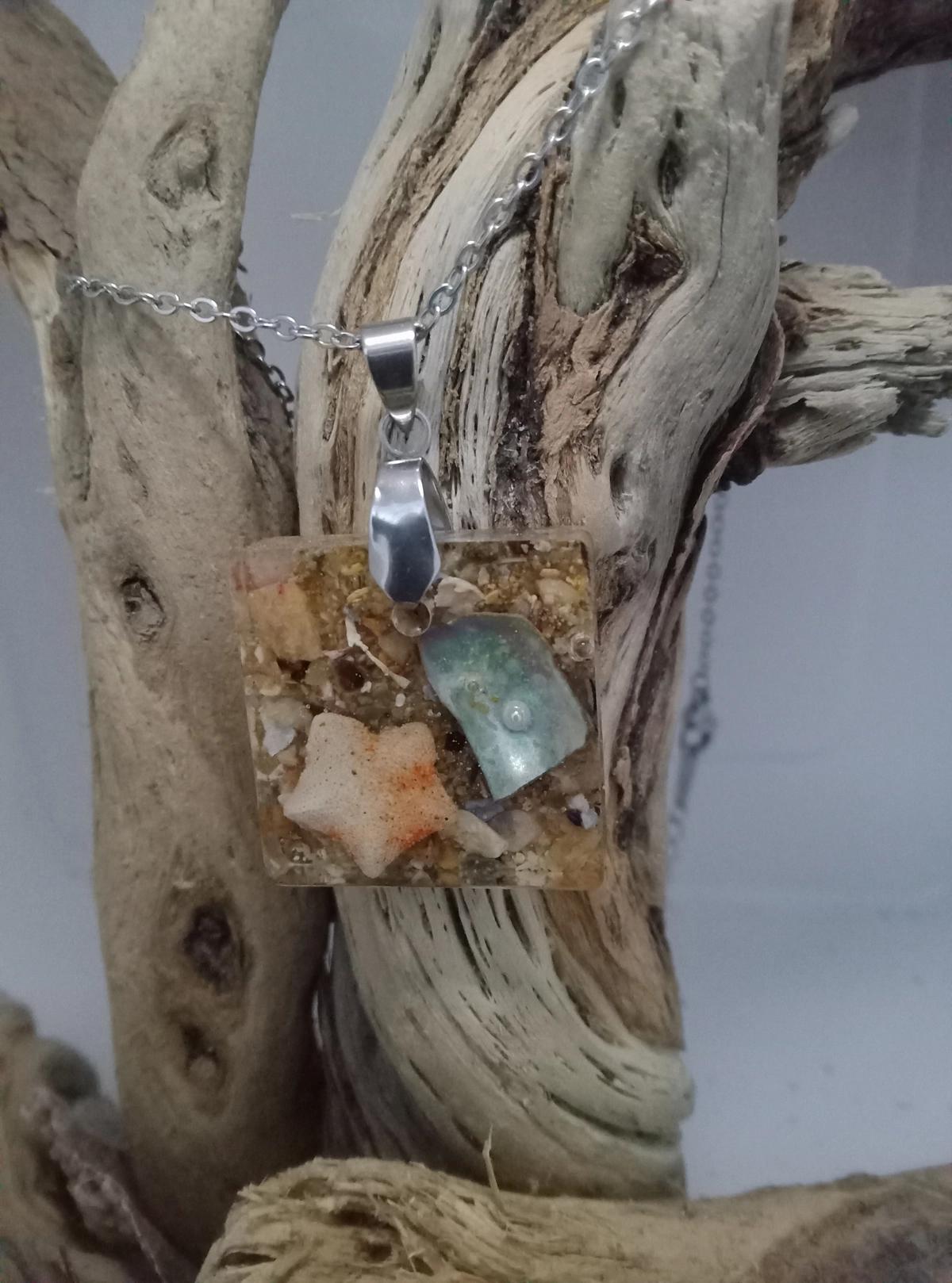 Square epoxy resin pendant